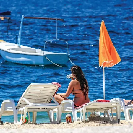 Appartement 1 Bedroom Amazing In Okrug Gornji Trogir