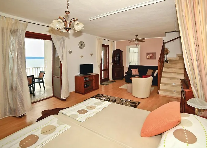 Okrug Gornji With Sea View 1 Апартаменти *