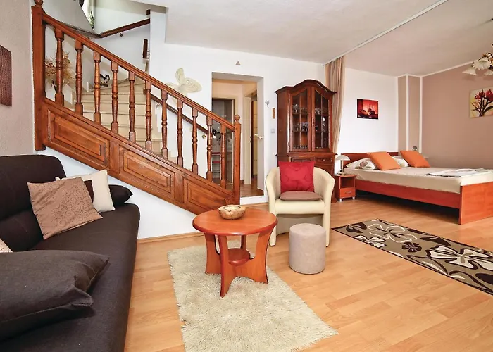 Апартаменти Okrug Gornji With Sea View 1 Трогір