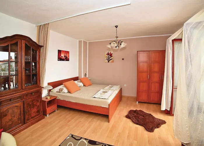 Okrug Gornji With Sea View 1 Апартаменти