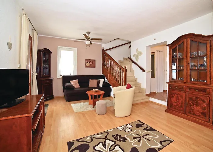 Апартаменти Okrug Gornji With Sea View 1 Трогір